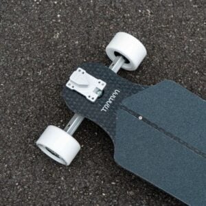 FRONT-TRUCK-CLOSEUP-LONGBOARD-NON-ELECTRIC-SLIDER-IMAGE